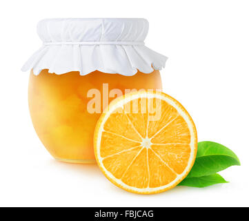 Orange Marmelade in ein Glas isoliert auf weiss, mit Beschneidungspfad Stockfoto