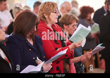 Die jährliche Straße Todesfälle Trauerfeier organisiert durch die Thames Valley Police statt in St. Marys Church, Thame, Oxfordshire Stockfoto