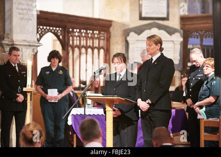 Die jährliche Straße Todesfälle Trauerfeier organisiert durch die Thames Valley Police statt in St. Marys Church, Thame, Oxfordshire Stockfoto