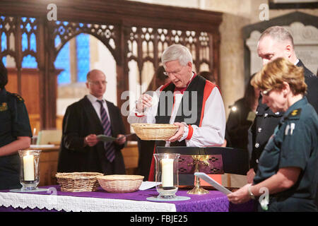 Die jährliche Straße Todesfälle Trauerfeier organisiert durch die Thames Valley Police statt in St. Marys Church, Thame, Oxfordshire Stockfoto