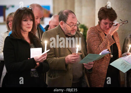 Die jährliche Straße Todesfälle Trauerfeier organisiert durch die Thames Valley Police statt in St. Marys Church, Thame, Oxfordshire Stockfoto