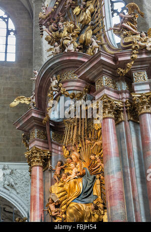 Fraziskanerkirche (Franziskanerkirche) Altar Closeup in Salzburg, Österreich Stockfoto