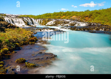 Blick auf den schönen Bruarfoss Wasserfall in Island Stockfoto