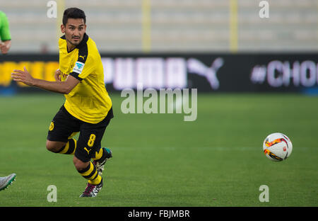 Dubai, Vereinigte Arabische Emirate. 15. Januar 2016. Der Dortmunder Ilkay Gündogan in Aktion während des Test-Matches zwischen Jeonbuk Hyundai Motors FC vs. Borussia Dortmund im Zabeel Stadion in Dubai, Vereinigte Arabische Emirate, 15. Januar 2016. Foto: Guido Kirchner/Dpa/Alamy Live News Stockfoto