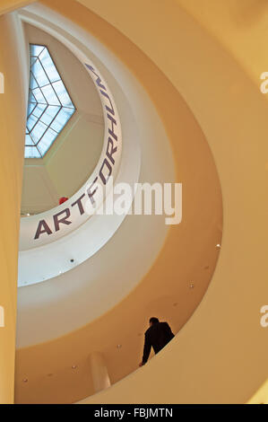 New York, Vereinigte Staaten von Amerika: spiralförmige Rampe und transparenten Kuppel im Guggenheim-Museum, Kunst Stockfoto