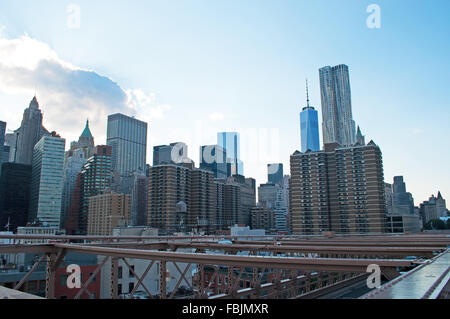 Skyline von New York, Vereinigte Staaten von Amerika: Downtown, Wolkenkratzer von Brooklynbridge gesehen Stockfoto