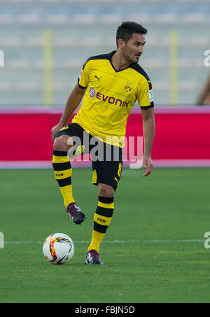 Dubai, Vereinigte Arabische Emirate. 15. Januar 2016. Der Dortmunder Ilkay Gündogan in Aktion während des Test-Matches zwischen Jeonbuk Hyundai Motors FC vs. Borussia Dortmund im Zabeel Stadion in Dubai, Vereinigte Arabische Emirate, 15. Januar 2016. Foto: Guido Kirchner/Dpa/Alamy Live News Stockfoto