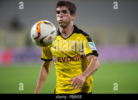 Dubai, Vereinigte Arabische Emirate. 15. Januar 2016. Dortmunder Christian Pulisic in Aktion während des Test-Matches zwischen Jeonbuk Hyundai Motors FC vs. Borussia Dortmund im Zabeel Stadion in Dubai, Vereinigte Arabische Emirate, 15. Januar 2016. Foto: Guido Kirchner/Dpa/Alamy Live News Stockfoto