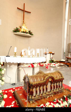 Die Reliquien des St. Therese von Lisieux in der Dame der sieben Schmerzen Kirche, Bratislava, Slowakei. Stockfoto