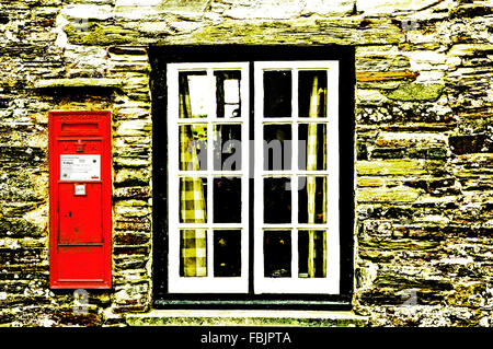 Viktorianischer Briefkasten in einer Wand an das Postoffice von Tintagel, zeigen die VR-Chiffre für die Herrschaft von Königin Victoria; Stockfoto