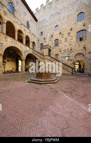 Florenz. Italien. Innenhof des Museo Nazionale del Bargello. Stockfoto