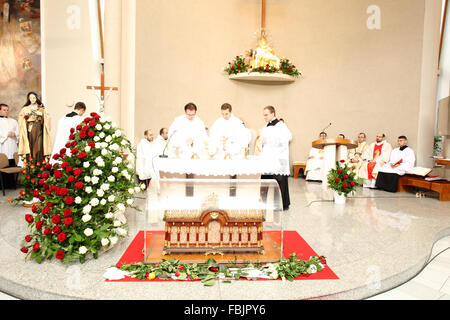 Die Reliquien des St. Therese von Lisieux in der Dame der sieben Schmerzen Kirche, Bratislava, Slowakei. Stockfoto