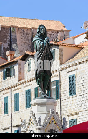 Eine Statue des Dichters Ivan Gundulic Gundulic Platz, Altstadt von Dubrovnik. Stockfoto