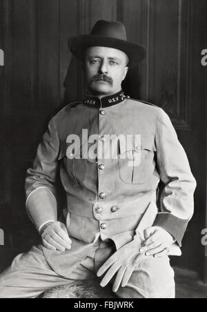 Lt Colonel Theodore Roosevelt, 26. Präsident der USA, in der Uniform des 1. United States Volunteer Kavallerie-Regiment (Rough Riders), 1898 Stockfoto