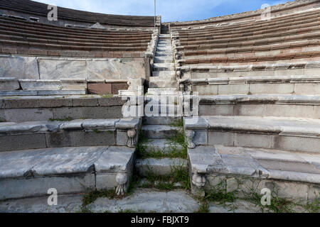 Stufen des römischen Theaters im Heiligtum von Asclepion, Pergamonmuseum, Stockfoto