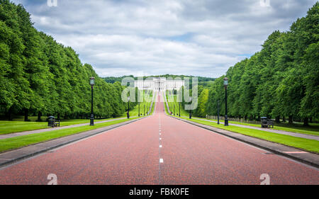 Der Straße bis zum historischen Regierungsgebäude von Nordirland, Stormont. Stockfoto