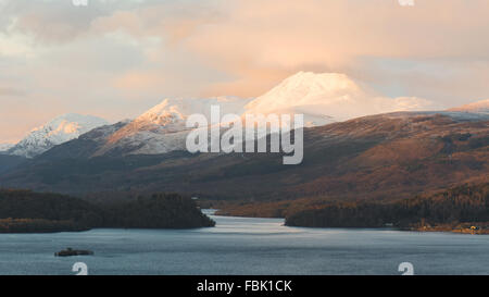 Ben Lomond Winter Sonnenuntergang Alpenglühen Stockfoto