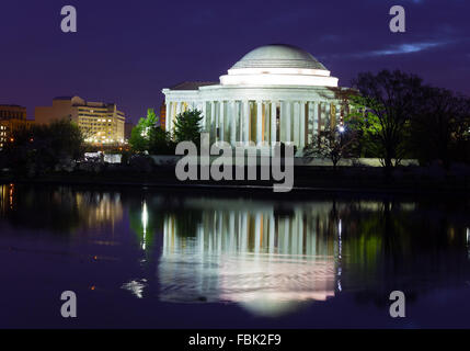 Thomas Jefferson Memorial vor Sonnenaufgang während der Kirschblüte Festival in Washington DC, USA. Stockfoto