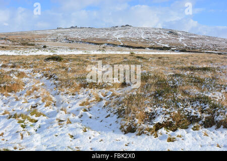 Blick vom Whitchurch Common in Richtung der Heftklammer-Tors im Winter, Nationalpark Dartmoor, Devon, England Stockfoto