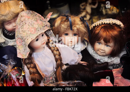 Schöne Vintage Keramik Puppen am Markt Stockfoto