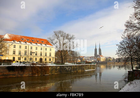 Blick auf den Odra und Dominsel (Ostrow Tumski) in der Stadt Wroclaw, Polen Stockfoto