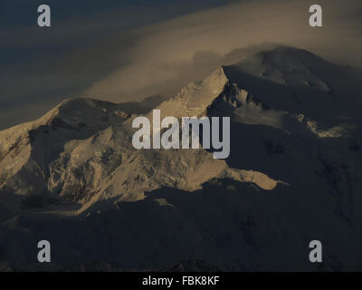 Der Gipfel des Mt McKinley, der größte Berg in Nordamerika. South Peak 20.320', Harper Gletscher zwischen North Peak 19.479' Stockfoto