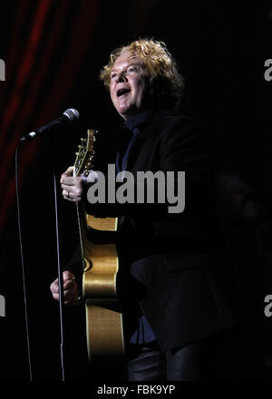 Mick Hucknell mit Simply Red in der O2 Arena Featuring: Mick Hucknell einfach rot wo: London, Vereinigtes Königreich bei: 17. Dezember 2015 Stockfoto