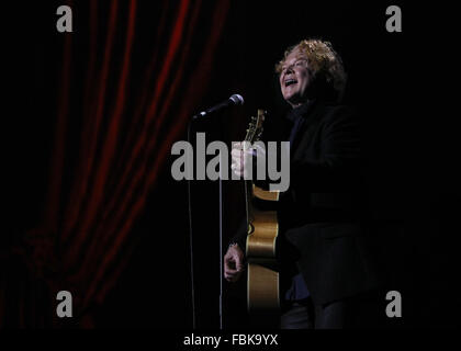 Mick Hucknell mit Simply Red in der O2 Arena Featuring: Mick Hucknell einfach rot wo: London, Vereinigtes Königreich bei: 17. Dezember 2015 Stockfoto