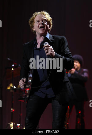 Mick Hucknell mit Simply Red in der O2 Arena Featuring: Mick Hucknell einfach rot wo: London, Vereinigtes Königreich bei: 17. Dezember 2015 Stockfoto