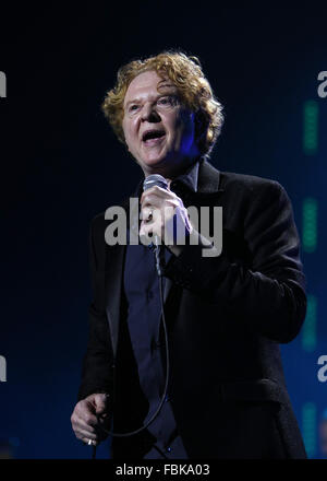 Mick Hucknell mit Simply Red in der O2 Arena Featuring: Mick Hucknell einfach rot wo: London, Vereinigtes Königreich bei: 17. Dezember 2015 Stockfoto