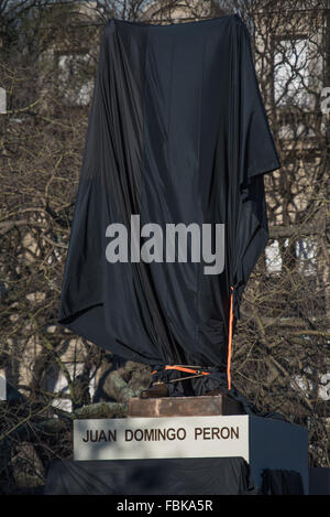 Überdachte Denkmal zu Ehren der argentinischen ehemaliger Präsident Juan Domingo Peron während der Eröffnungsfeier. Buenos Aires, 8. Oktober 2015. Stockfoto