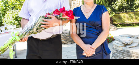 Hochzeitsgäste posiert. Stockfoto