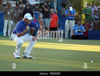 Honolulu, Hawaii. 17. Januar 2016. Brandt Snedeker würde dieser Putt verpassen und zweitens bei der Endrunde der Sony Open im Waialae Country Club in Honolulu, HI beenden. -Michael Sullivan/CSM Credit: Cal Sport Media/Alamy Live-Nachrichten Stockfoto