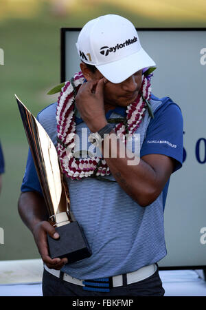 Honolulu, Hawaii. 17. Januar 2016. Sony Open-Sieger Fabian Gomez feiert nach der letzten Runde der Sony Open im Waialae Country Club in Honolulu, HI. -Michael Sullivan/CSM Credit: Cal Sport Media/Alamy Live-Nachrichten Stockfoto