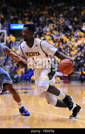 Wichita, Kansas, USA. 17. Januar 2016. Wichita State Shockers weiterleiten Zach Brown (1) Laufwerke in den Korb während der NCAA Basketball-Spiel zwischen der Indiana State Platanen und die Wichita State Shockers in Charles Koch Arena in Wichita, Kansas. Kendall Shaw/CSM/Alamy Live-Nachrichten Stockfoto