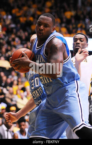 Wichita, Kansas, USA. 17. Januar 2016. Indiana State Platanen Center Brandon Murphy (34) packt einen Rebound bei den NCAA Basketball-Spiel zwischen der Indiana State Platanen und die Wichita State Shockers in Charles Koch Arena in Wichita, Kansas. Kendall Shaw/CSM/Alamy Live-Nachrichten Stockfoto