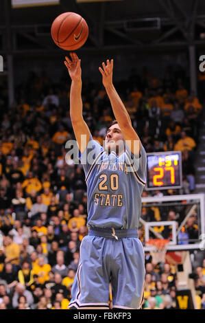 Wichita, Kansas, USA. 17. Januar 2016. Indiana State Platanen Wache Grant Prusator (20) schießt die Basketball bei den NCAA Basketball-Spiel zwischen der Indiana State Platanen und die Wichita State Shockers in Charles Koch Arena in Wichita, Kansas. Kendall Shaw/CSM/Alamy Live-Nachrichten Stockfoto