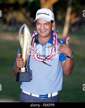 Honolulu, Hawaii. 17. Januar 2016. Sony Open-Sieger Fabian Gomez feiert nach der letzten Runde der Sony Open im Waialae Country Club in Honolulu, HI. -Michael Sullivan/CSM Credit: Cal Sport Media/Alamy Live-Nachrichten Stockfoto