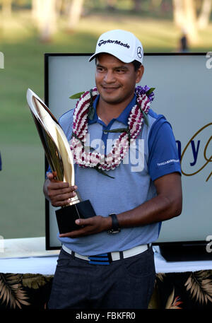 Honolulu, Hawaii. 17. Januar 2016. Sony Open-Sieger Fabian Gomez feiert nach der letzten Runde der Sony Open im Waialae Country Club in Honolulu, HI. -Michael Sullivan/CSM Credit: Cal Sport Media/Alamy Live-Nachrichten Stockfoto