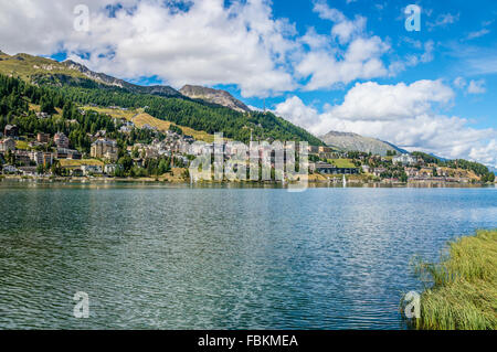 St.Moritz und See im Springtime, Oberengadin, Schweiz Stockfoto