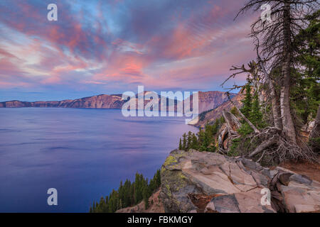 oregon, lake, crater, forest, blue, mountain, wizard, rock, northwest, deep,volcanic, Stockfoto
