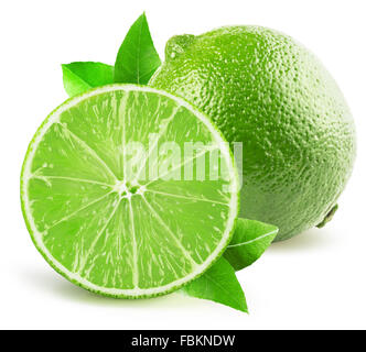 Kalk mit der Hälfte der Kalk auf dem weißen Hintergrund isoliert. Stockfoto