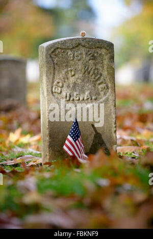 Ein Grabstein von einem gefallenen Unionssoldaten aus dem Bürgerkrieg Schlacht von Antietam1862 in Sharpsburg, Maryland. Stockfoto