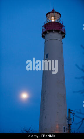 Die Cape kann Leuchtturm bei Vollmond befindet sich in der Stadt von Cape May Point NJ fotografiert wurde 1859 gebaut. Stockfoto