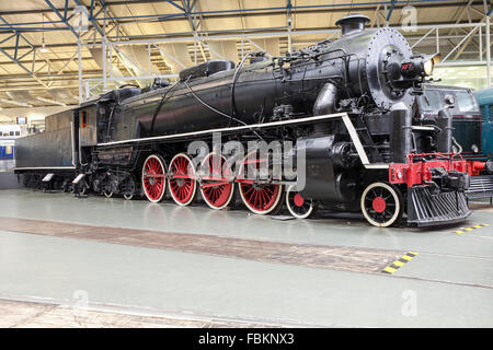 Bild der historischen chinesischen Eisenbahnen KF 4-8-4 Dampflok, gesehen hier bei The National Railway Museum, York, UK. Stockfoto