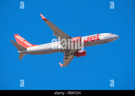 Teneriffa, Spanien - Januar 13: Jet2 Boeing 737 vom Flughafen Teneriffa Süd am 13. Januar 2016 nimmt ab. Jet 2 ist ein britischer Stockfoto