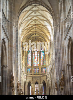 Prag, 5. AUGUST: Innenraum der Kathedrale des Heiligen Vitus, eine gotische römisch-katholische Kathedrale gegründet 1344 on august 5, 2015 Stockfoto