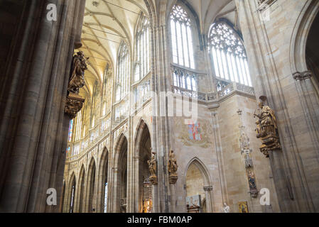 Prag, 5. AUGUST: Innenraum der Kathedrale des Heiligen Vitus, eine gotische römisch-katholische Kathedrale gegründet 1344 on august 5, 2015 Stockfoto