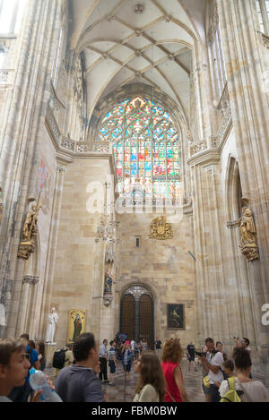 Prag, 5. AUGUST: Innenraum der Kathedrale des Heiligen Vitus, eine gotische römisch-katholische Kathedrale gegründet 1344 on august 5, 2015 Stockfoto