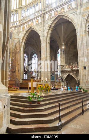 Prag, 5. AUGUST: Innenraum der Kathedrale des Heiligen Vitus, eine gotische römisch-katholische Kathedrale gegründet 1344 on august 5, 2015 Stockfoto